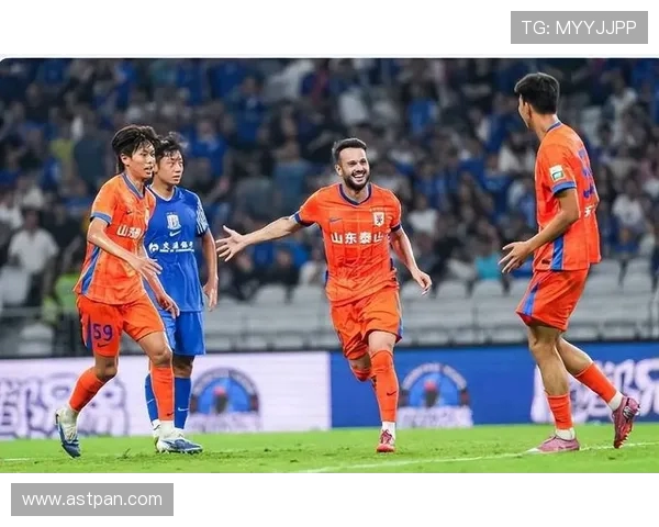 沪媒称薛庆浩超预期表现有望继续成为斯卢茨基首选球员